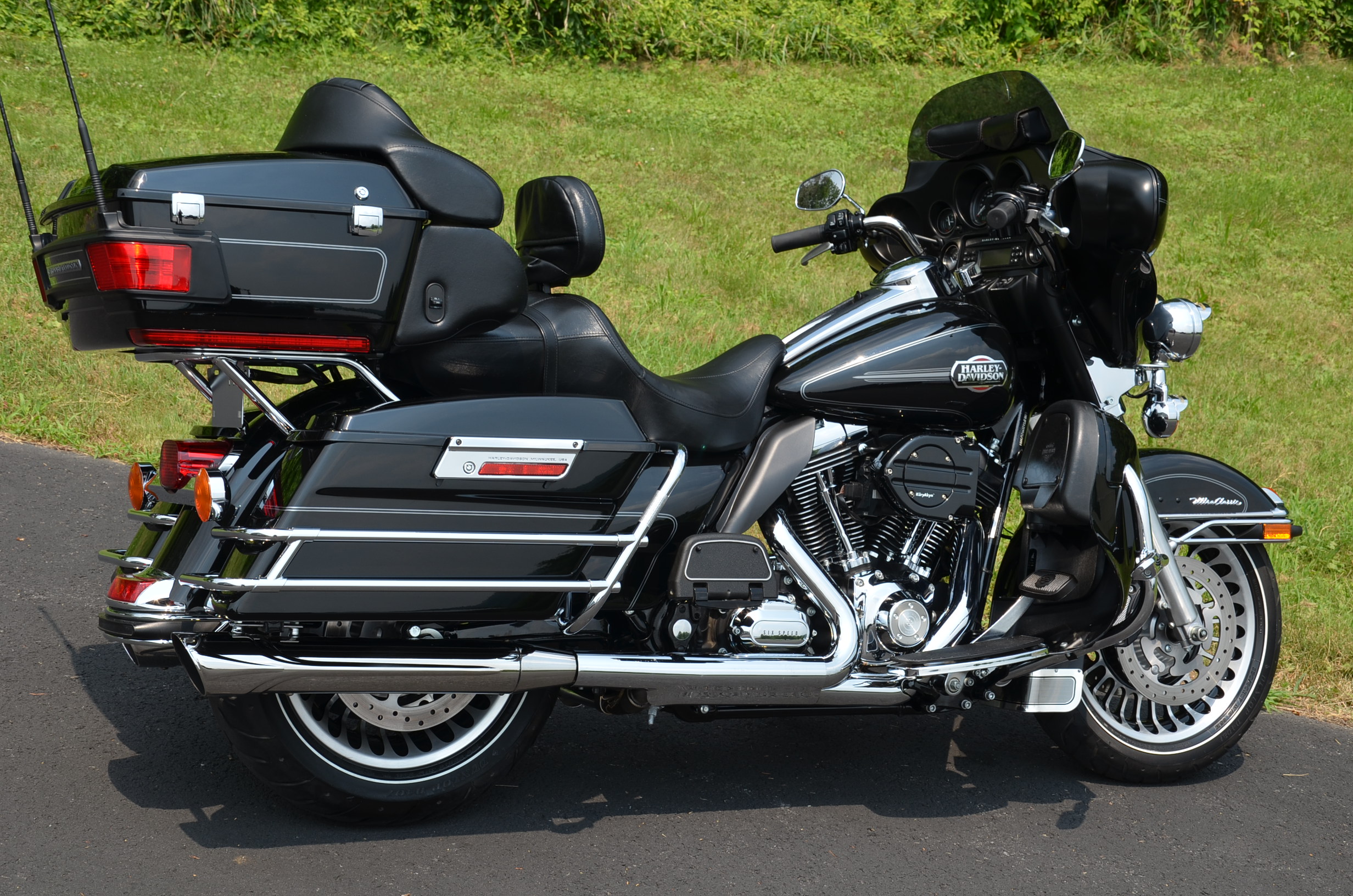 2009 HARLEY DAVIDSON ELECTRA GLIDE ULTRA CLASSIC FLHTCU LOW MILES & EXTRAS!