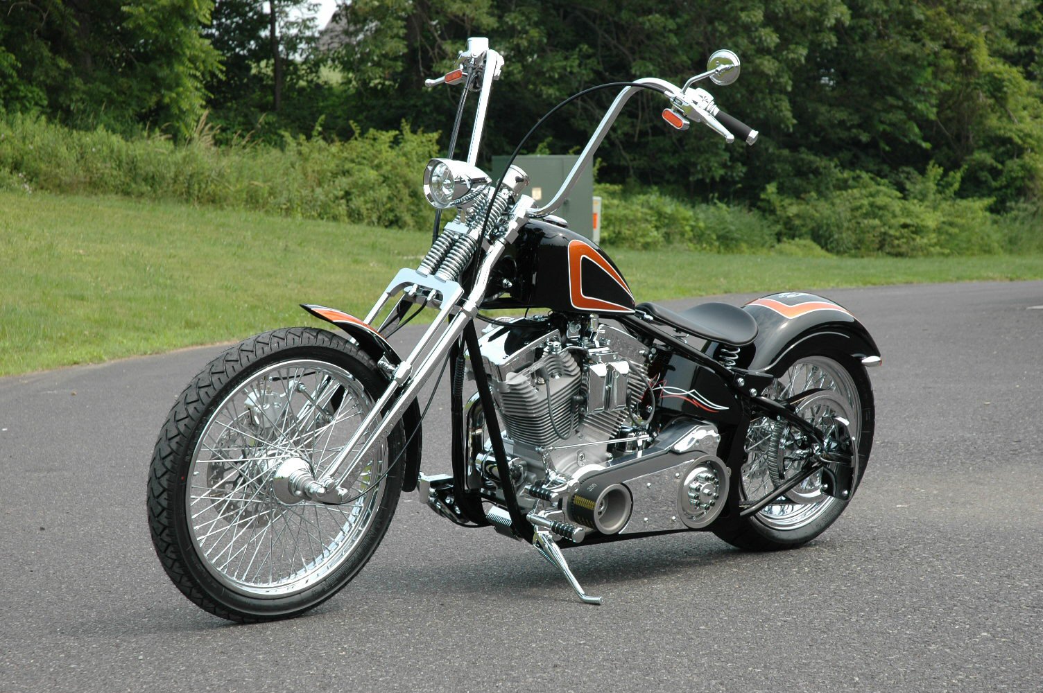 XHT Custom 9 Strutless Rear Fender For Harley Softail – Fits 180/200 Wide Tires